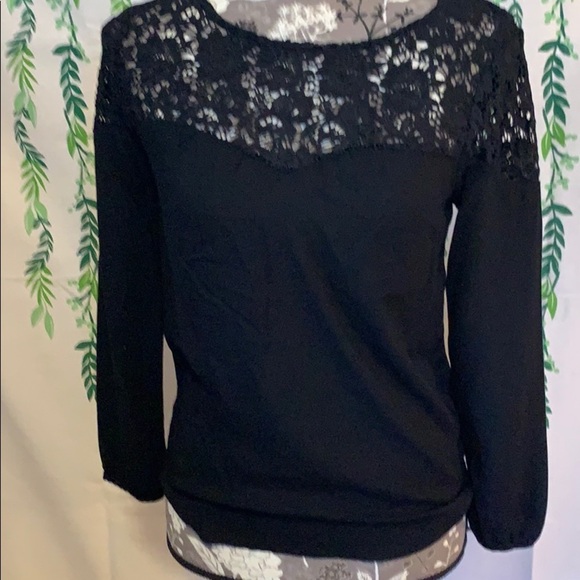 EUC Size XS Old Navy Black Lacy Top D3 - Picture 3 of 3